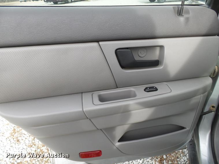 image for item K1004 2004 Ford Taurus SES