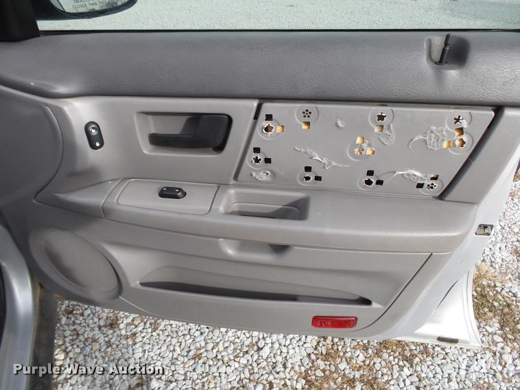 image for item K1004 2004 Ford Taurus SES