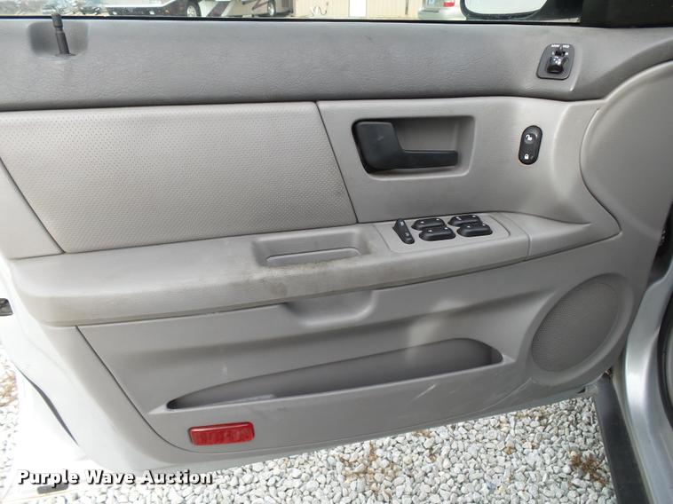 image for item K1004 2004 Ford Taurus SES