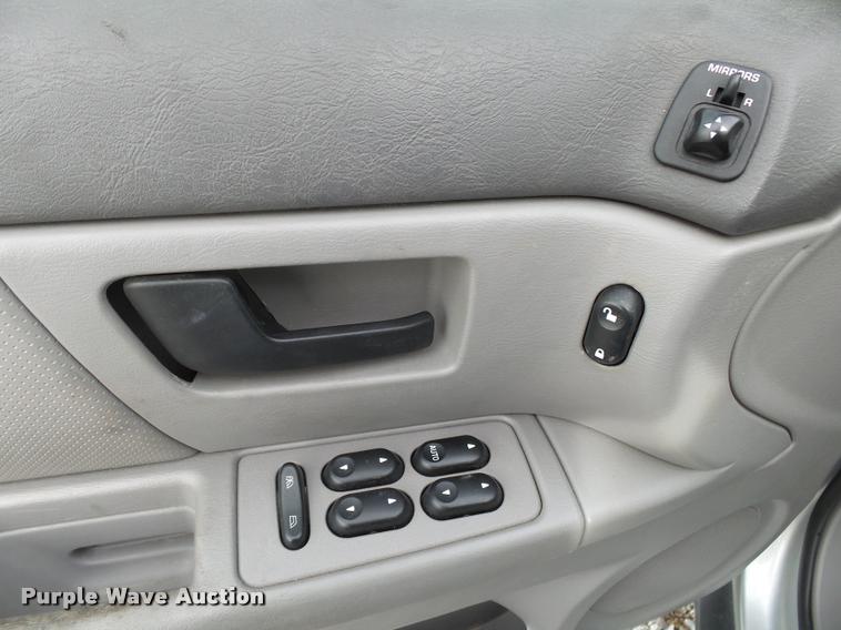 image for item K1004 2004 Ford Taurus SES