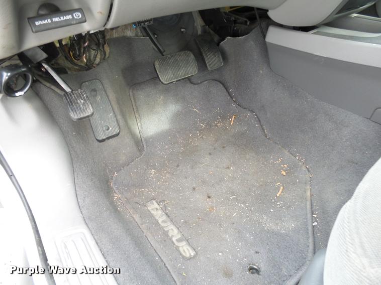image for item K1004 2004 Ford Taurus SES