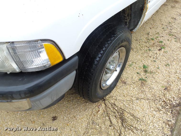 image for item K2495 1996 Dodge Ram 1500 Club Cab pickup truck