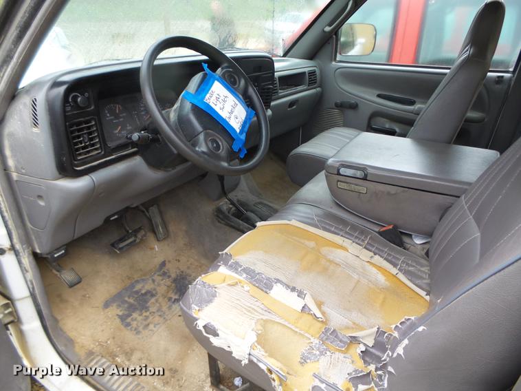 image for item K2495 1996 Dodge Ram 1500 Club Cab pickup truck