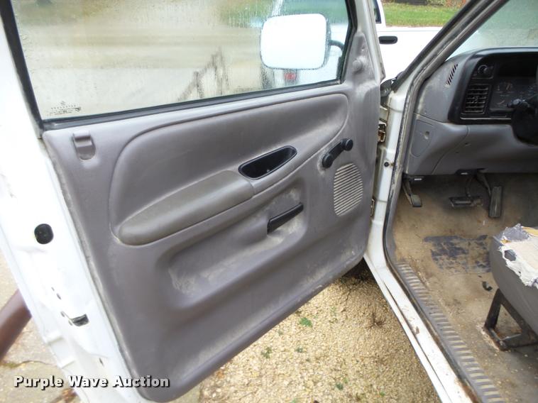 image for item K2495 1996 Dodge Ram 1500 Club Cab pickup truck