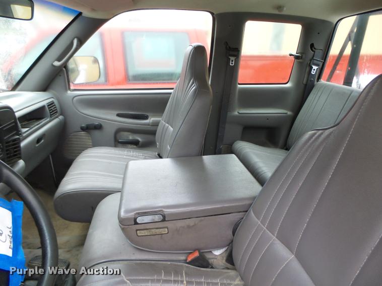 image for item K2495 1996 Dodge Ram 1500 Club Cab pickup truck