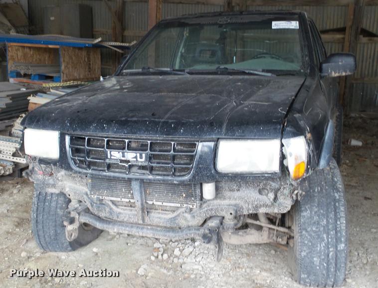 image for item K7999 1999 Isuzu Amigo SUV