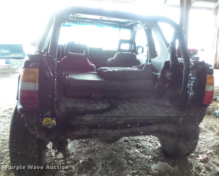 image for item K7999 1999 Isuzu Amigo SUV