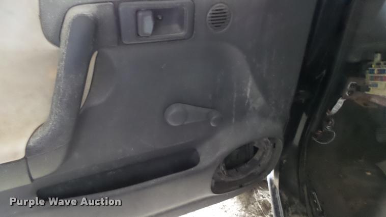 image for item K7999 1999 Isuzu Amigo SUV