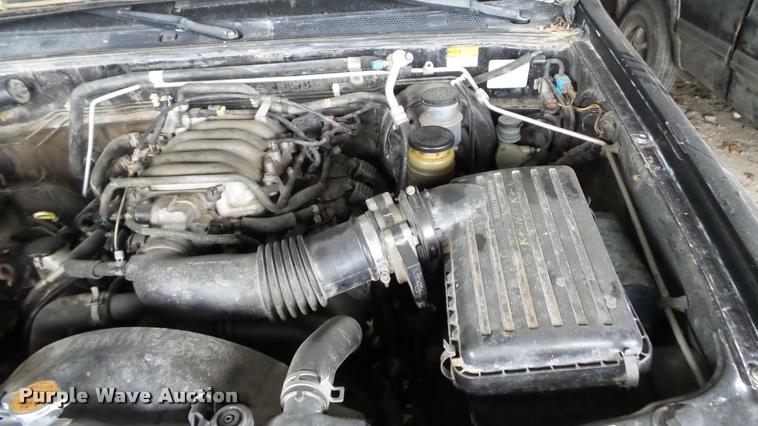 image for item K7999 1999 Isuzu Amigo SUV