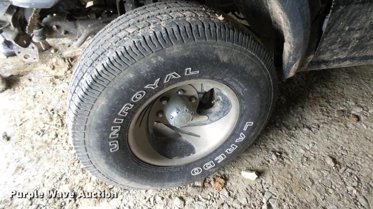 image for item K7999 1999 Isuzu Amigo SUV