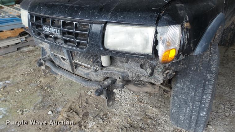 image for item K7999 1999 Isuzu Amigo SUV