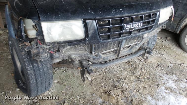 image for item K7999 1999 Isuzu Amigo SUV