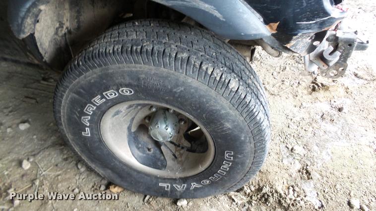 image for item K7999 1999 Isuzu Amigo SUV