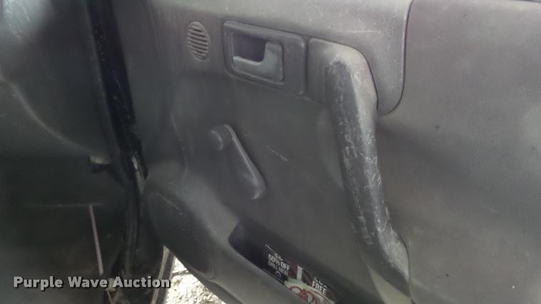 image for item K7999 1999 Isuzu Amigo SUV