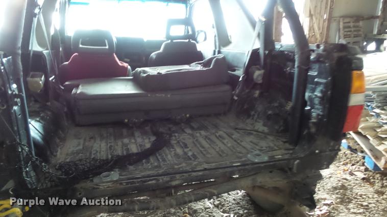 image for item K7999 1999 Isuzu Amigo SUV