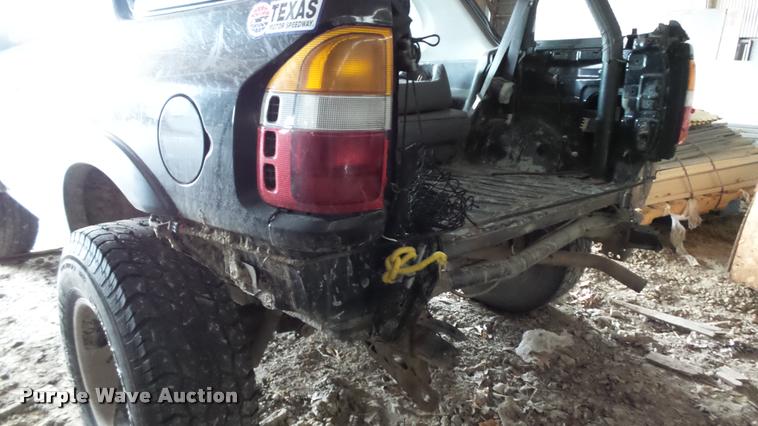 image for item K7999 1999 Isuzu Amigo SUV