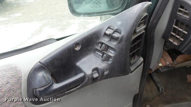 image for item K8000 1999 Dodge Caravan van