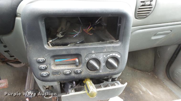 image for item K8000 1999 Dodge Caravan van