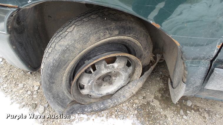 image for item K8000 1999 Dodge Caravan van