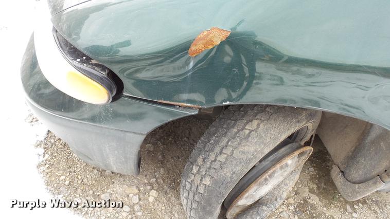 image for item K8000 1999 Dodge Caravan van