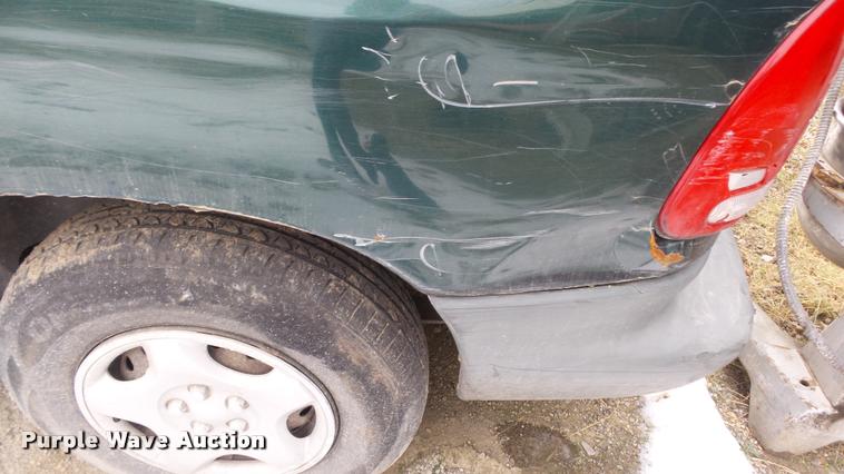 image for item K8000 1999 Dodge Caravan van