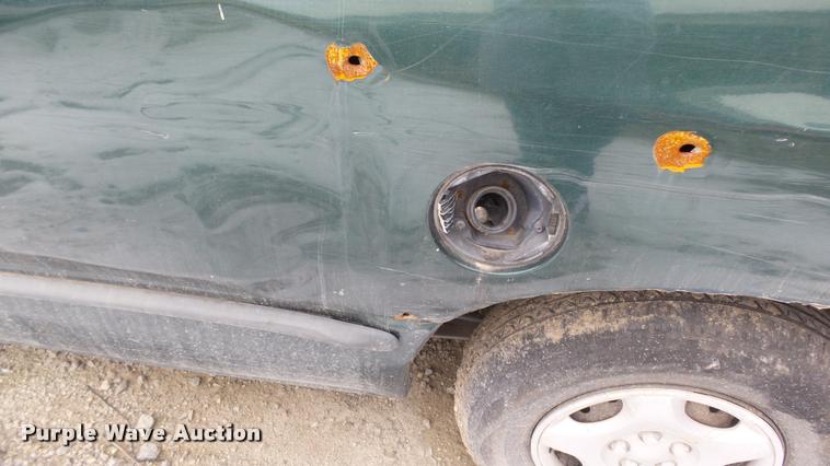 image for item K8000 1999 Dodge Caravan van