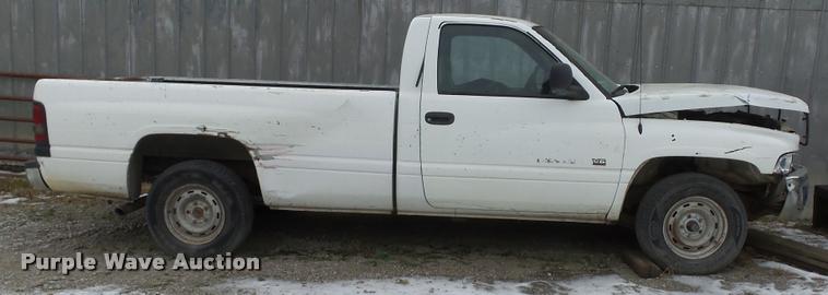 image for item K8001 1998 Dodge Ram 1500 pickup truck