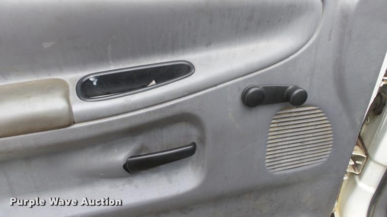 image for item K8001 1998 Dodge Ram 1500 pickup truck