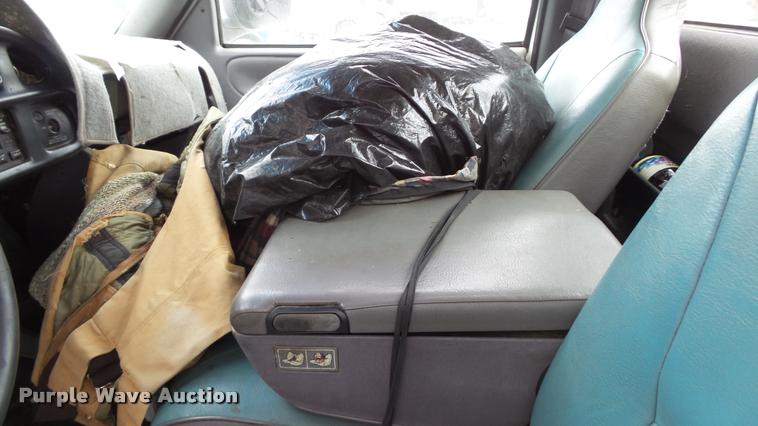 image for item K8001 1998 Dodge Ram 1500 pickup truck