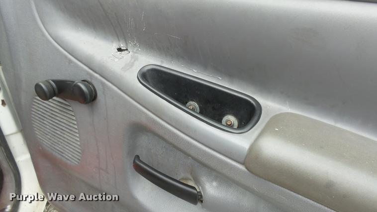 image for item K8001 1998 Dodge Ram 1500 pickup truck