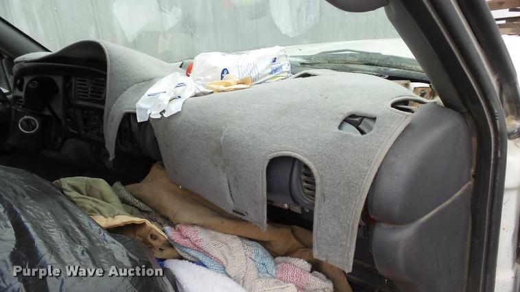 image for item K8001 1998 Dodge Ram 1500 pickup truck