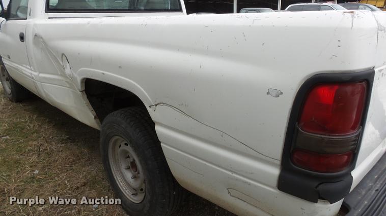 image for item K8001 1998 Dodge Ram 1500 pickup truck