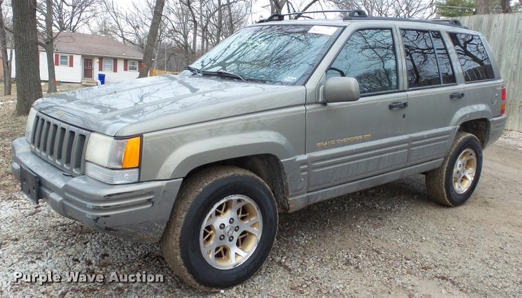 image for item K8003 1997 Jeep Grand Cherokee Limited SUV