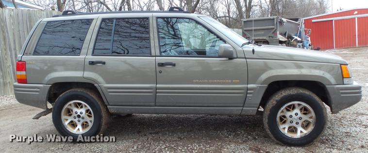 image for item K8003 1997 Jeep Grand Cherokee Limited SUV