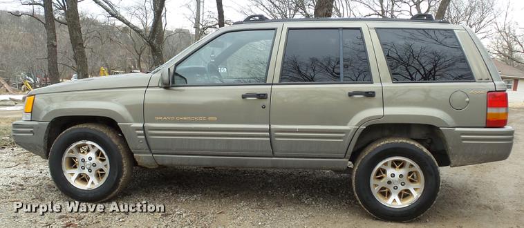 image for item K8003 1997 Jeep Grand Cherokee Limited SUV