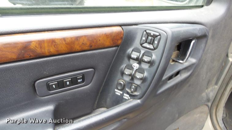 image for item K8003 1997 Jeep Grand Cherokee Limited SUV