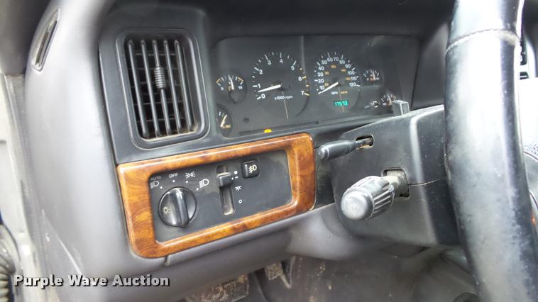 image for item K8003 1997 Jeep Grand Cherokee Limited SUV