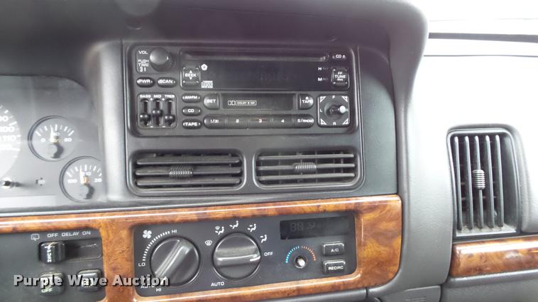 image for item K8003 1997 Jeep Grand Cherokee Limited SUV