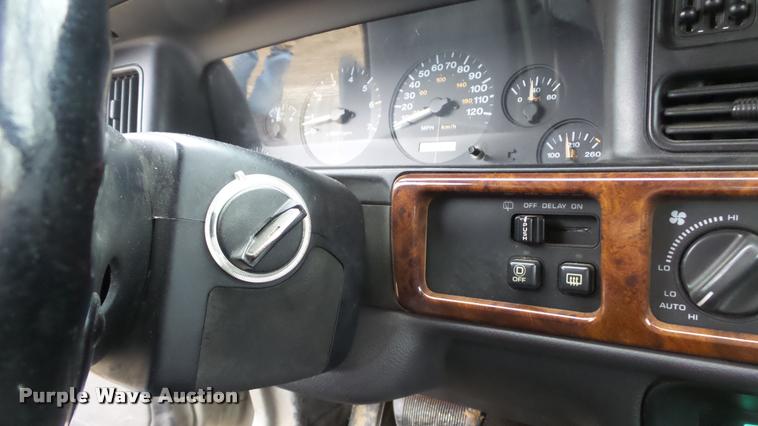 image for item K8003 1997 Jeep Grand Cherokee Limited SUV