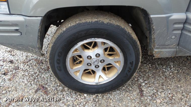 image for item K8003 1997 Jeep Grand Cherokee Limited SUV