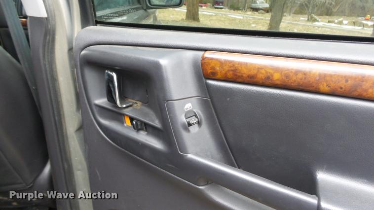 image for item K8003 1997 Jeep Grand Cherokee Limited SUV