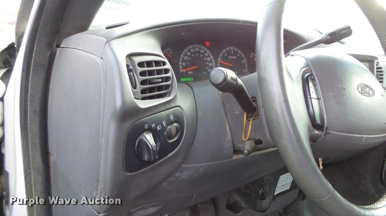 image for item K8025 2001 Ford F150 XLT SuperCab pickup truck