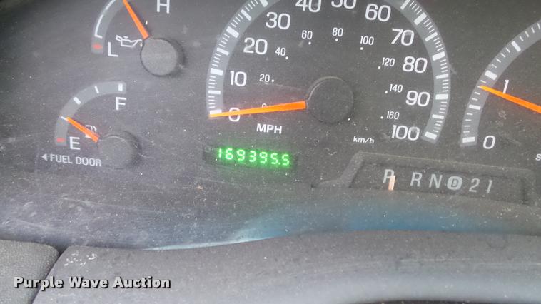 image for item K8025 2001 Ford F150 XLT SuperCab pickup truck