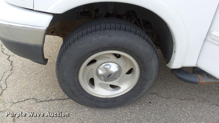 image for item K8025 2001 Ford F150 XLT SuperCab pickup truck