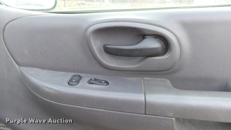 image for item K8025 2001 Ford F150 XLT SuperCab pickup truck