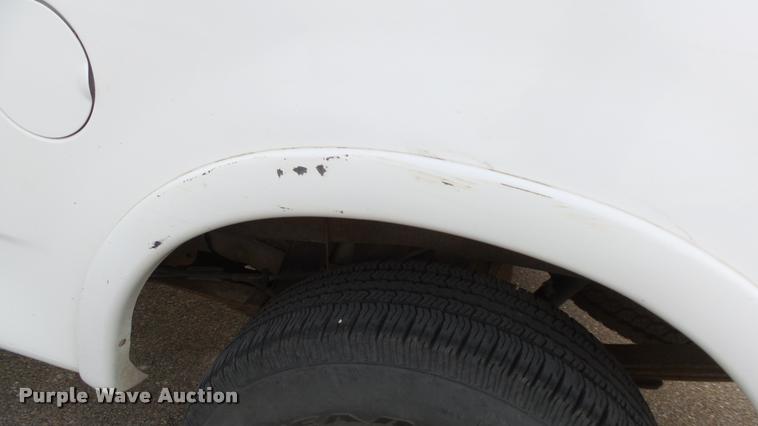 image for item K8025 2001 Ford F150 XLT SuperCab pickup truck