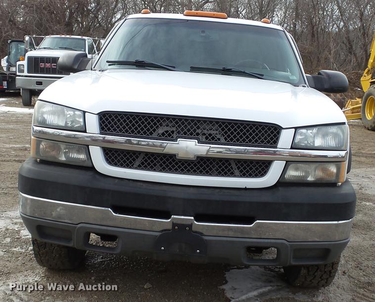 image for item K8058 2003 Chevrolet Silverado 2500HD LS Crew Cab pickup truck