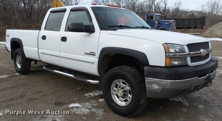 image for item K8058 2003 Chevrolet Silverado 2500HD LS Crew Cab pickup truck