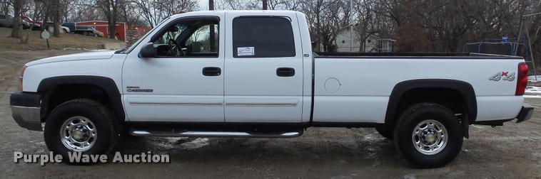image for item K8058 2003 Chevrolet Silverado 2500HD LS Crew Cab pickup truck