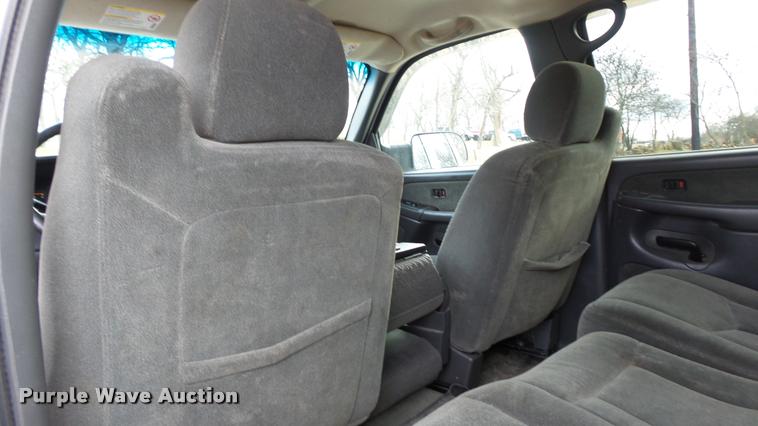 image for item K8058 2003 Chevrolet Silverado 2500HD LS Crew Cab pickup truck